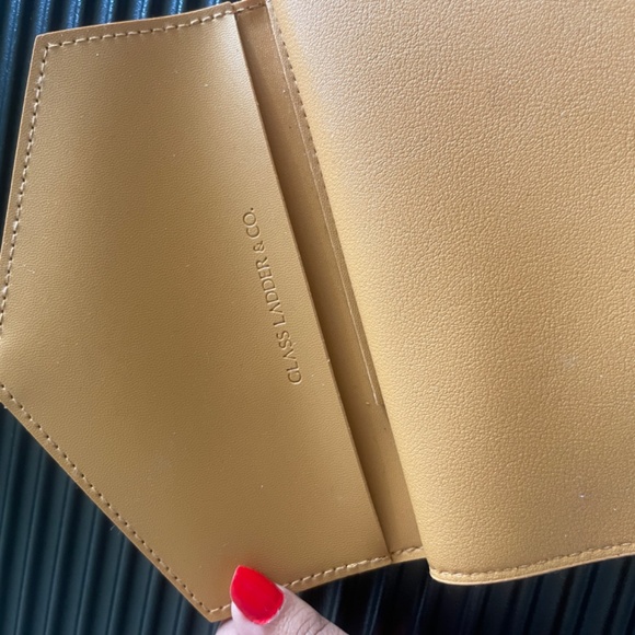 Glass Ladder & Co. Katherine Tech Organizer (BNWOT) - Picture 4 of 5